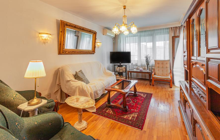 Apartament cu 4 camere decomandat, mobilat în Tineretului