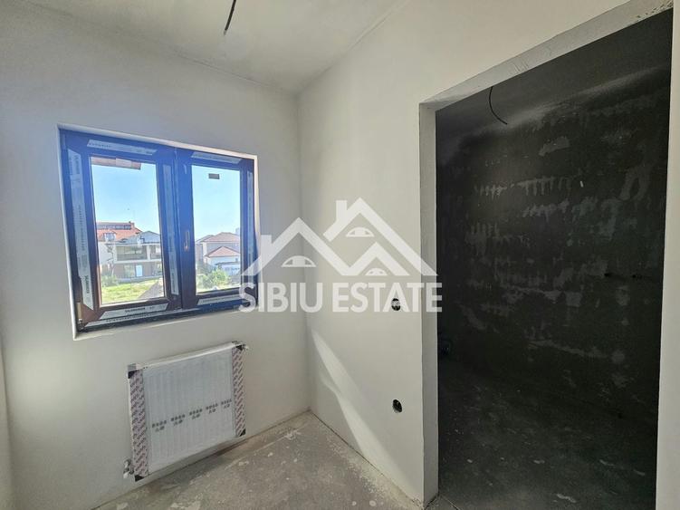 Duplex cu 5 camere cu Canalizare în Șura Mică