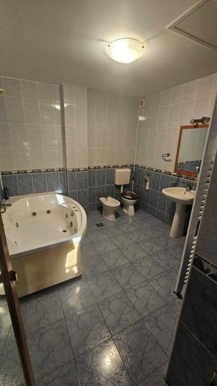 Apartament cu 4 camere decomandat în Dristor