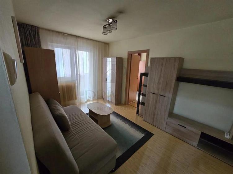 Apartament cu 2 camere semidecomandat, mobilat în Girocului