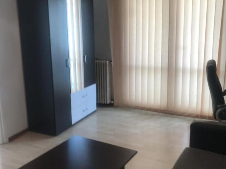 Apartament cu 2 camere semidecomandat, mobilat în Victoriei