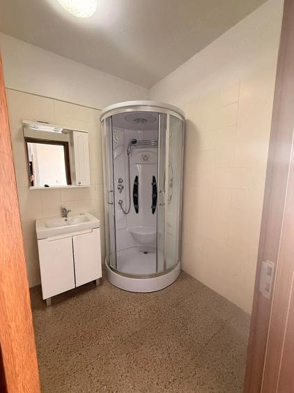 Apartament cu 3 camere decomandat în Independenței