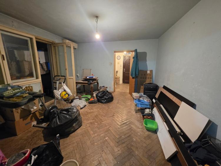 Apartament cu 3 camere semidecomandat în Titan