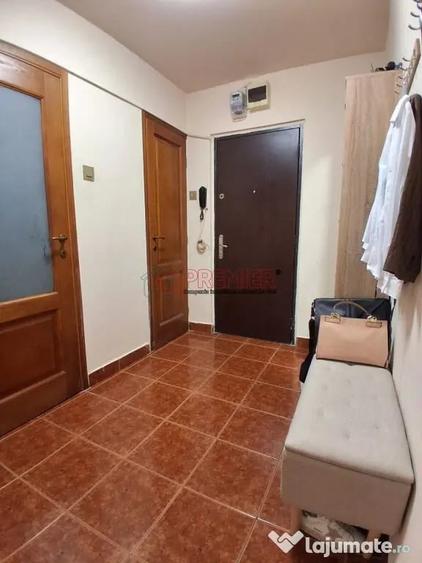 Apartament cu 4 camere decomandat în Berceni