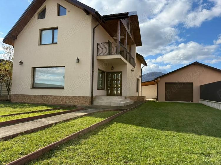 Casă cu 2 camere cu Teren 500 Mp în Central
