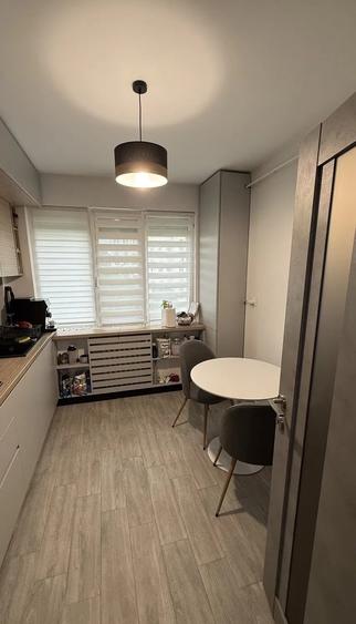 Apartament cu 3 camere decomandat, mobilat în Alexandru cel Bun