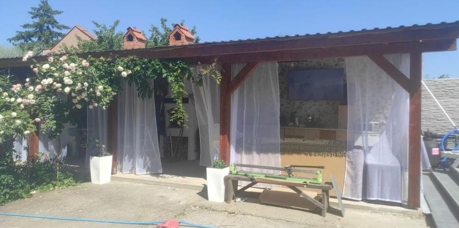 Casă cu 4 camere decomandat în Oncea