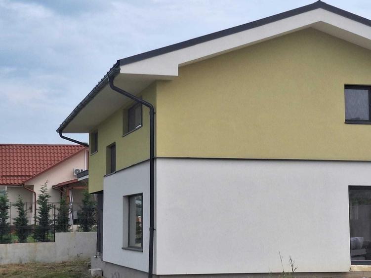 Casă cu 4 camere în Popești