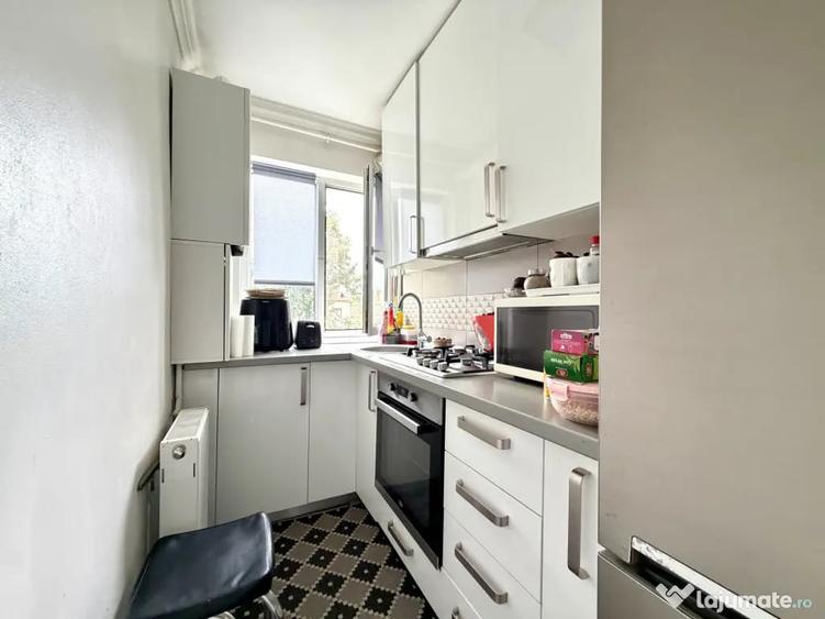 Apartament cu 3 camere semidecomandat în Cetății