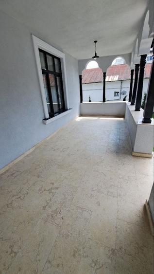 Casă individuală cu 5 camere cu Canalizare în Central