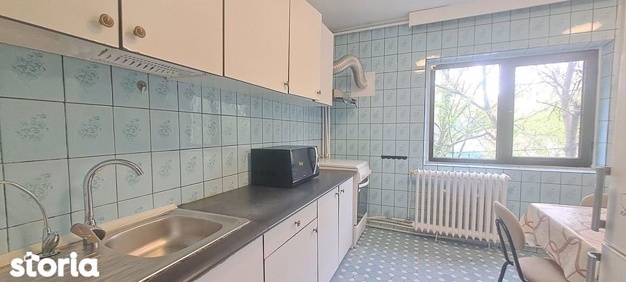 Apartament cu 3 camere decomandat, mobilat în Rahova