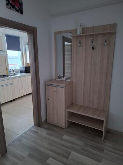 Apartament cu 2 camere semidecomandat, mobilat în Mamaia