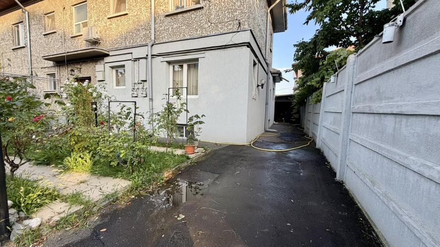 Apartament cu 3 camere semidecomandat în Vatra Luminoasă