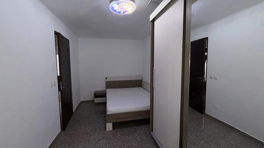 Apartament cu 3 camere semidecomandat în Cetate