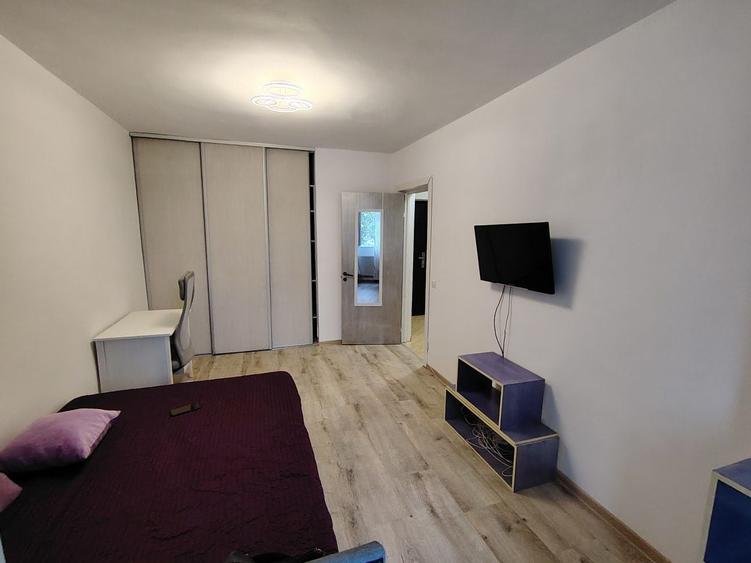 Apartament cu 2 camere decomandat în Apărătorii Patriei