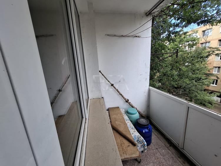 Apartament cu 3 camere semidecomandat, mobilat în Drumul Taberei