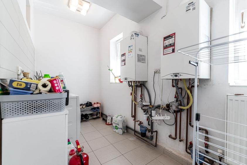 Casă individuală cu 5 camere cu Canalizare în Ultracentral
