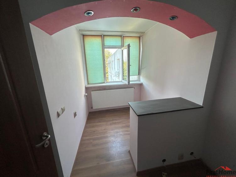 Apartament cu 3 camere, de , zona sud, scoala 8 - 10