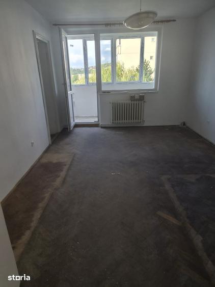 Apartament cu 2 camere decomandat în Dâmbu Pietros