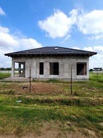 Casă individuală cu 4 camere cu Teren 374 Mp în Exterior Nord