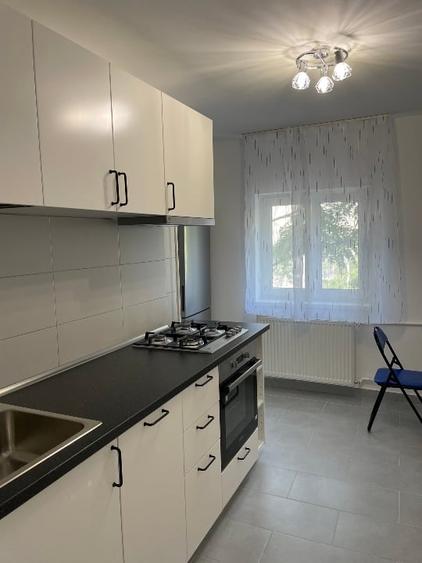 Apartament cu 2 camere decomandat, mobilat în Decebal