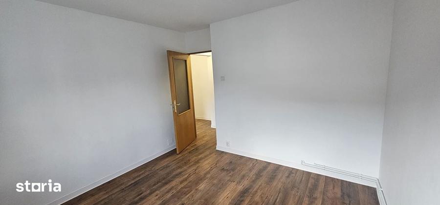 Apartament cu 3 camere decomandat în Nicolina