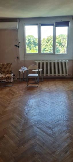Apartament cu 4 camere semidecomandat în Titan