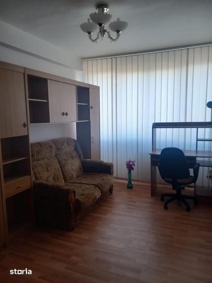 Apartament cu 3 camere semidecomandat în Central
