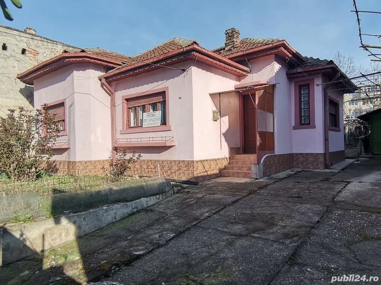 Casă cu 3 camere cu Teren 440 Mp în Central