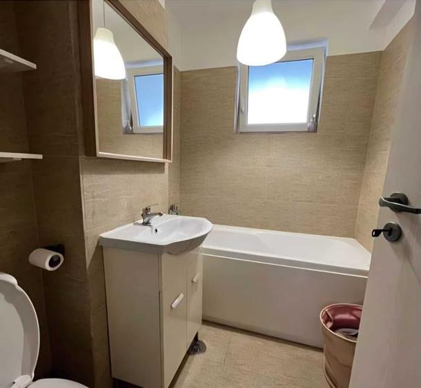 Apartament cu 2 camere semidecomandat în Central