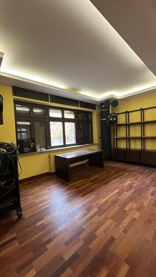 Casă individuală cu 7 camere cu Canalizare în Băneasa