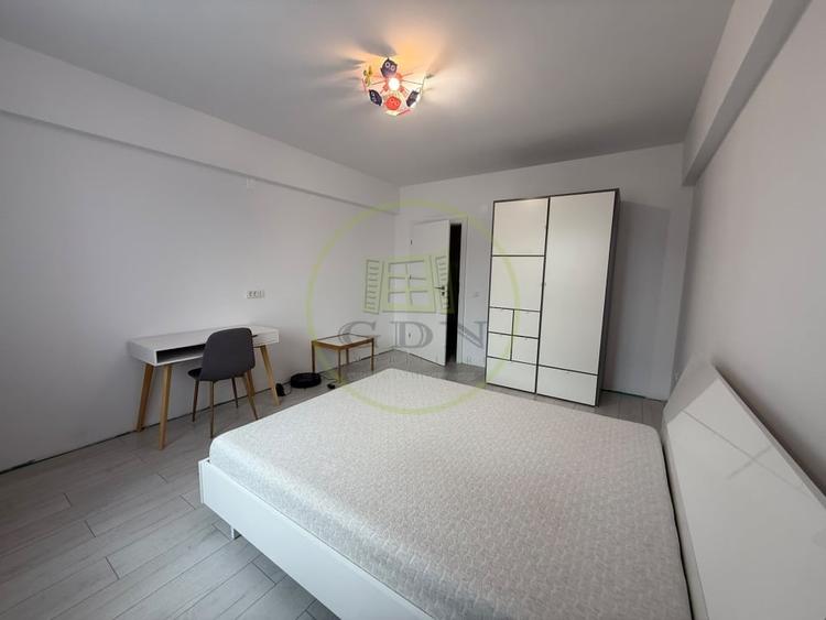 Apartament cu 3 camere decomandat, mobilat în Central