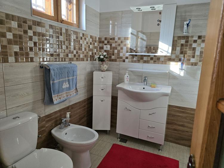 Casă cu 4 camere în Românești