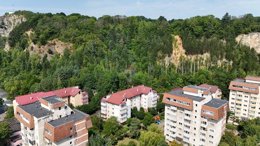 Apartament cu 2 camere decomandat în Răcădău