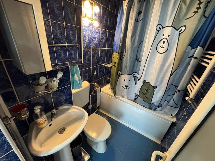 Apartament cu 2 camere semidecomandat în Podu Roș