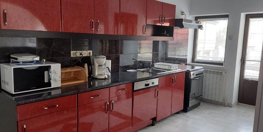 BANEASA, 3 camere in vila, mobilat,  parcare in curte - 1