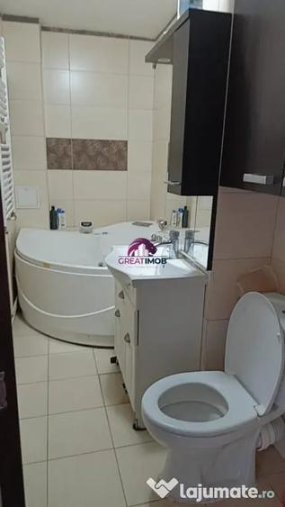 Apartament cu 3 camere semidecomandat în Obor