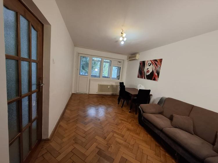 Apartament cu 3 camere decomandat în Alexandru Obregia