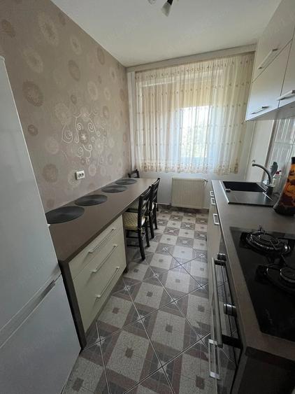 Vand Aartament de 3 camere mobilat pe Bld. Oituz in Onesti - 5