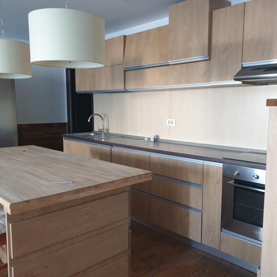 Apartament cu 3 camere decomandat în Sisești