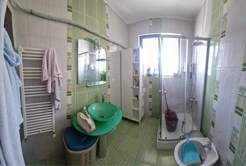 Apartament cu 2 camere decomandat în Roșu