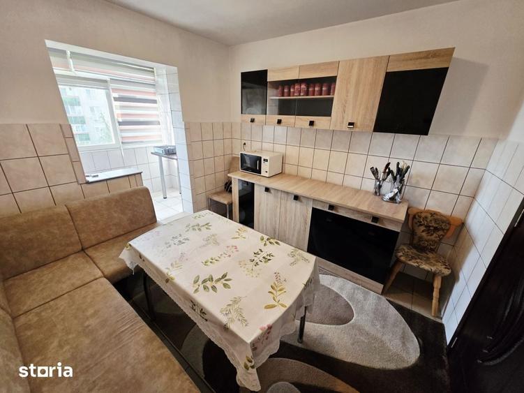 Apartament cu 3 camere semidecomandat în Rogerius