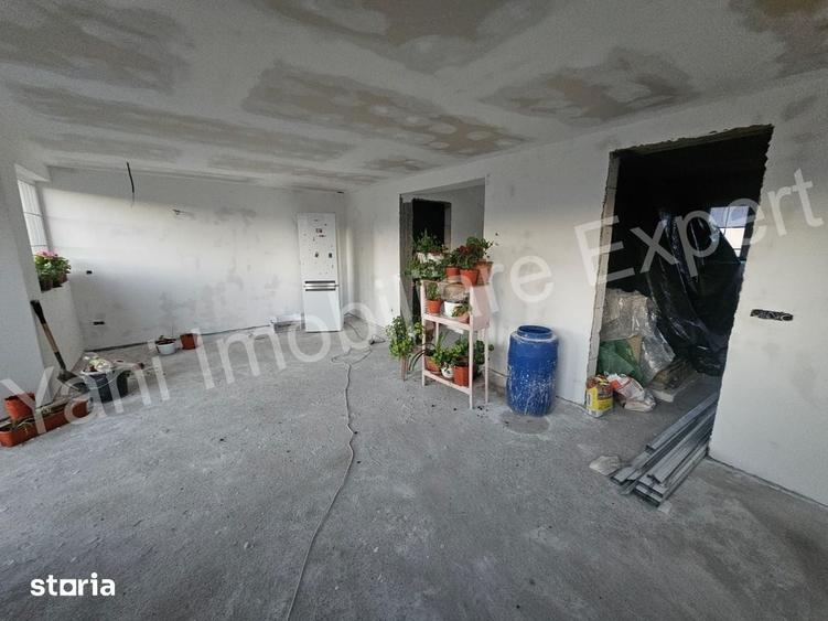 Casă cu 4 camere cu Teren 407 Mp în Țițești
