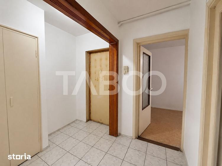 Apartament cu 3 camere decomandat în Sub Arini