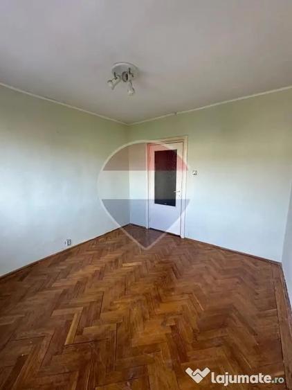 Apartament cu 3 camere decomandat în Rogerius