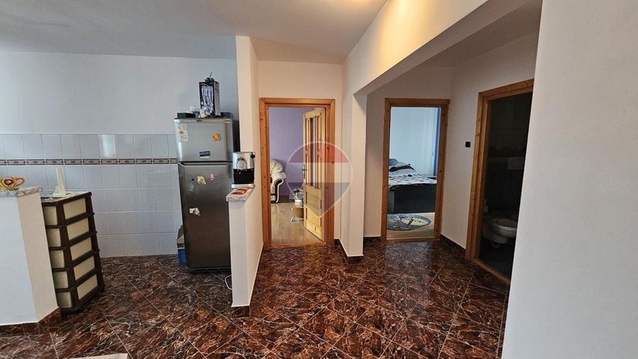 Apartament cu 3 camere decomandat, mobilat în Calea Romanului