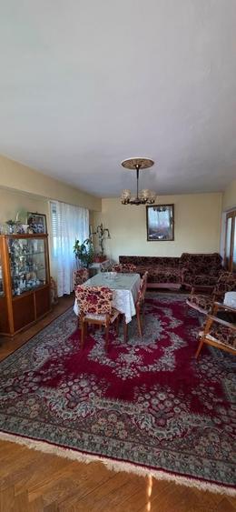 Apartament cu 3 camere decomandat în Cotroceni
