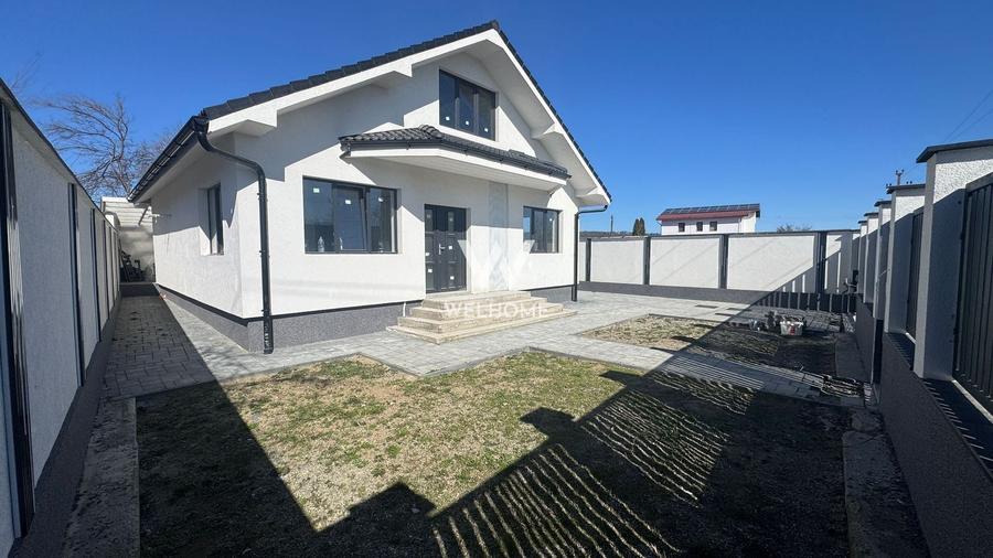 Casă individuală cu 3 camere cu Canalizare în Cristian