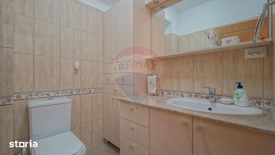 Casă cu 6 camere cu Teren 530 Mp în Dârste