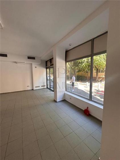 Spațiu comercial, de 63 mp, în Dâmbovița